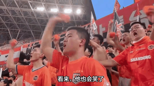 PSG球员全力以赴，帮助球队获胜